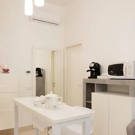 Dimora Orchidea Bianca * ليتشي